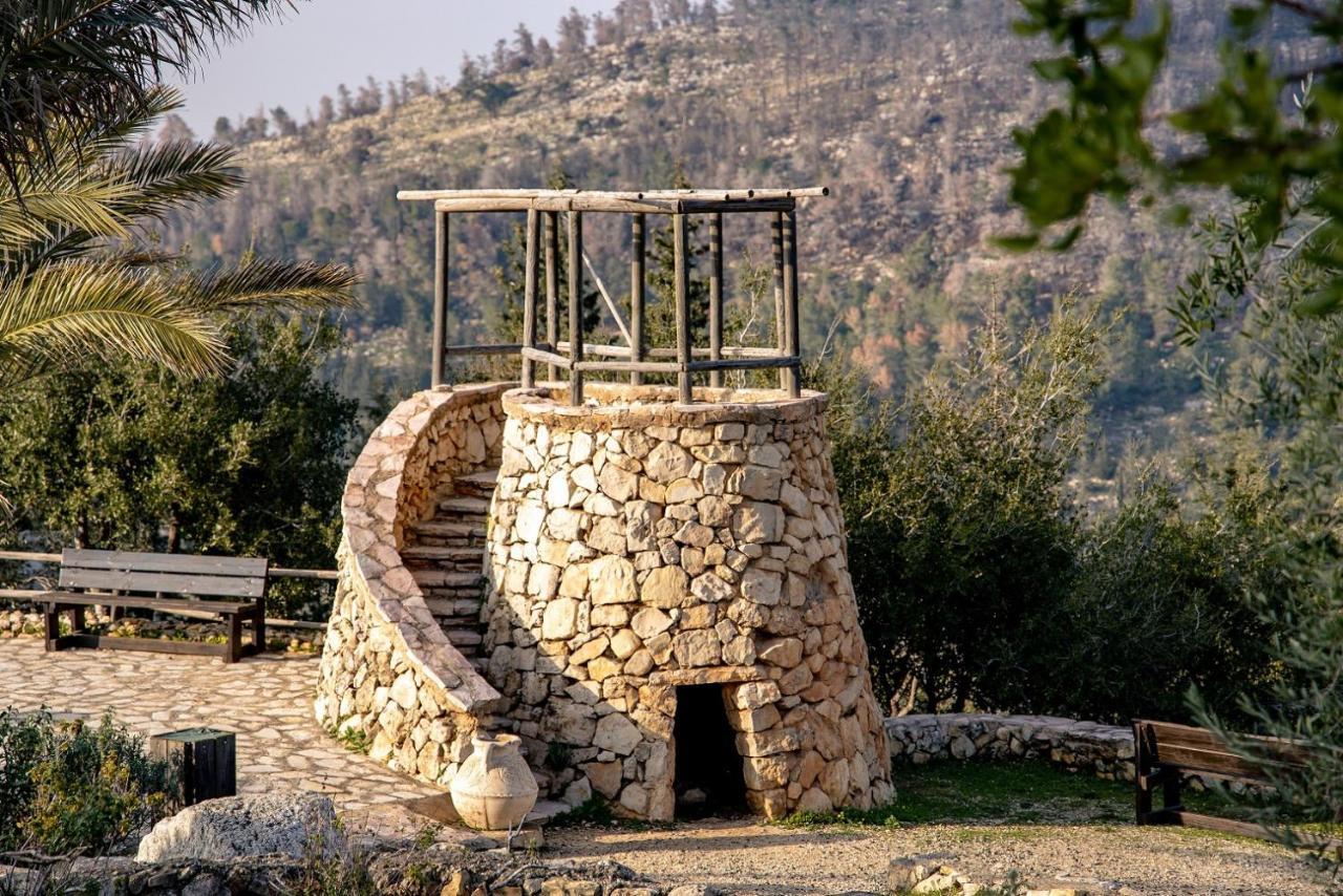 Logos Hotel In Yad Hashmona Luaran gambar