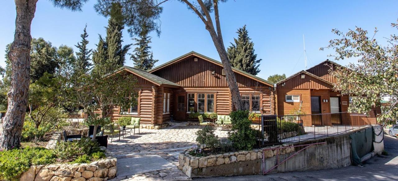 Logos Hotel In Yad Hashmona Luaran gambar