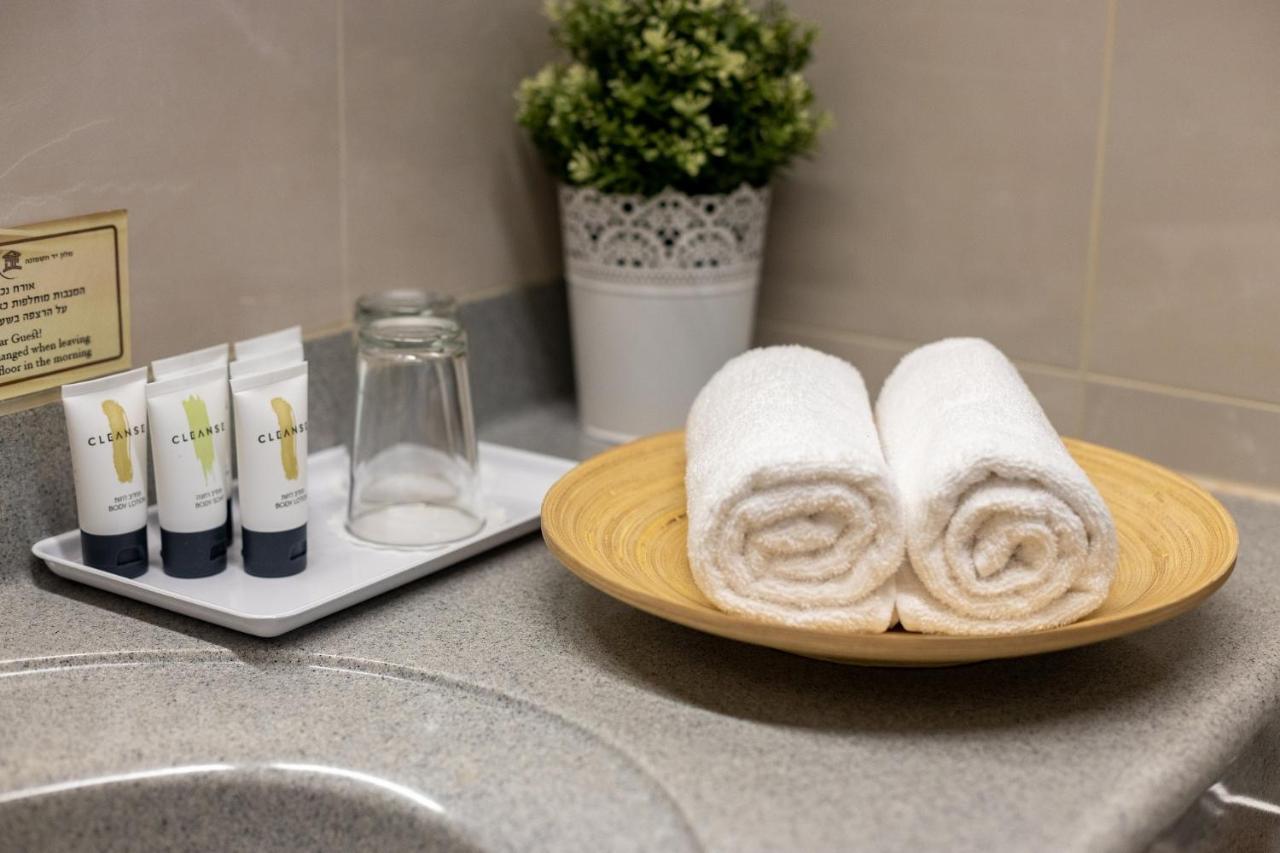 Logos Hotel In Yad Hashmona Luaran gambar